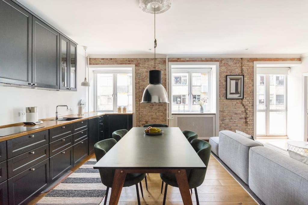 Appartement Cozy In Christianshavn W Two Balconies.