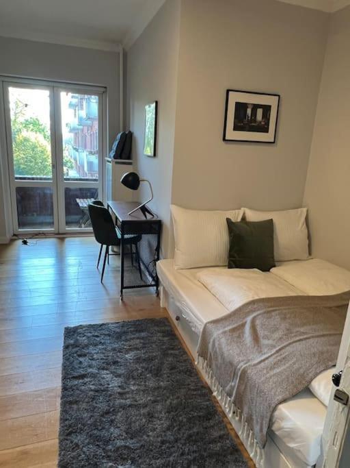 Cozy In Christianshavn W Two Balconies. Appartement Kopenhagen